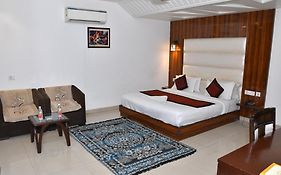 Hotel Impress Delhi 4*